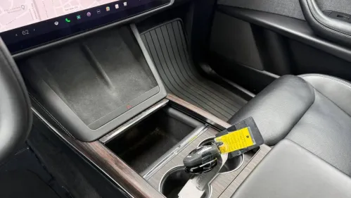 2022 Tesla Model X - Images - 13