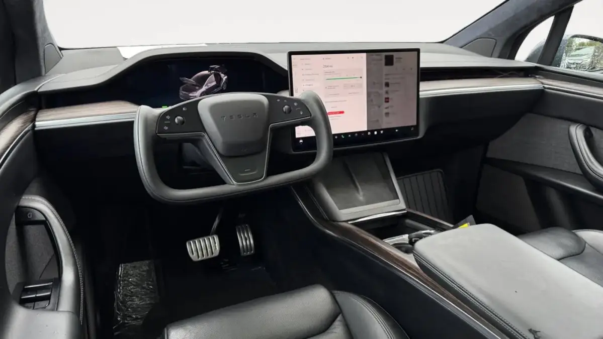 2022 Tesla Model X - Images - 15