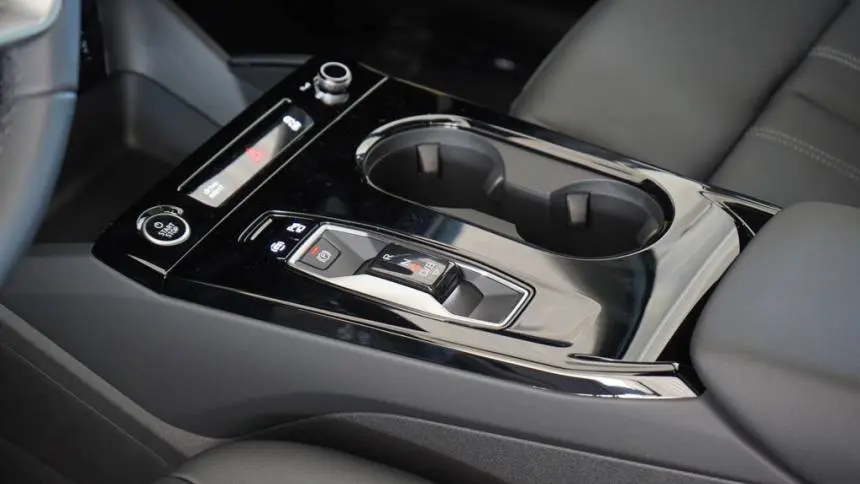 2025 Audi Q6 e-tron WA124BGF5SA022120