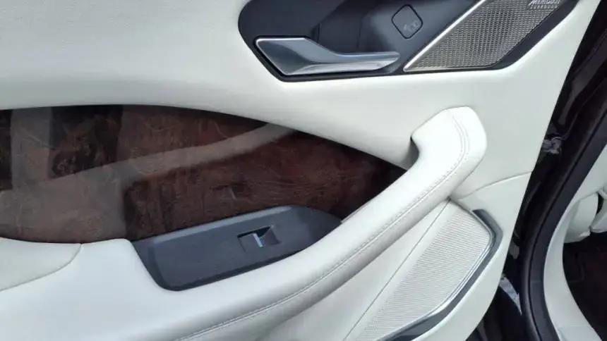 2019 Jaguar I-Pace - Images - 21