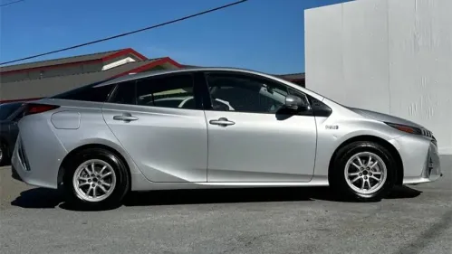 2017 Toyota Prius Prime - Images - 3