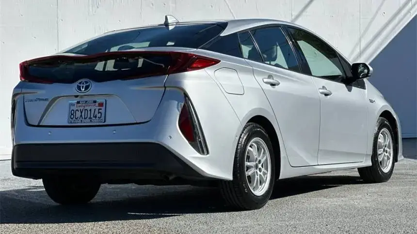 2017 Toyota Prius Prime - Images - 4