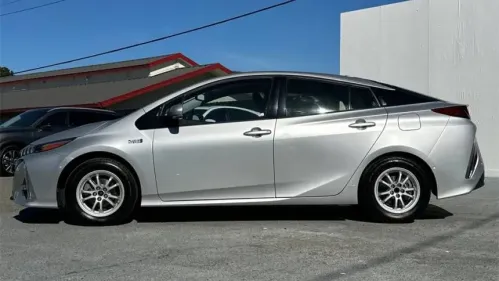 2017 Toyota Prius Prime - Images - 6