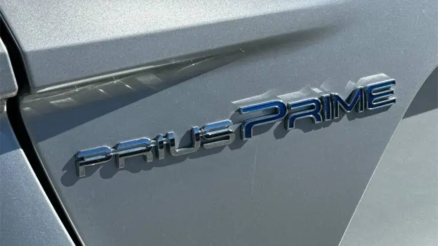 2017 Toyota Prius Prime - Images - 21