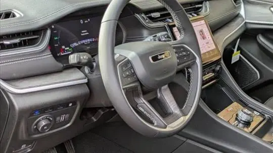 2025 Jeep Grand Cherokee 1C4RJYB68S8678519