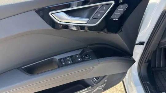 2025 Audi Q4 e-tron WA1B5BFZ1SP044086