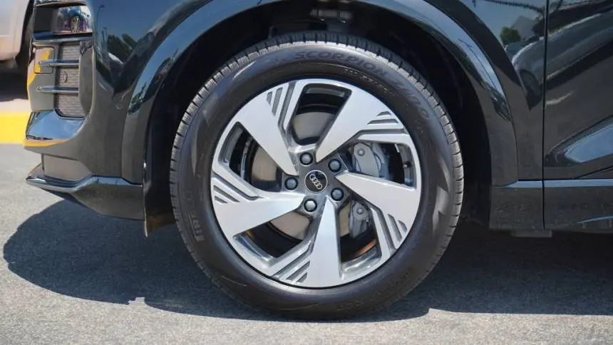 2025 Audi Q6 e-tron WA124BGF1SA035950