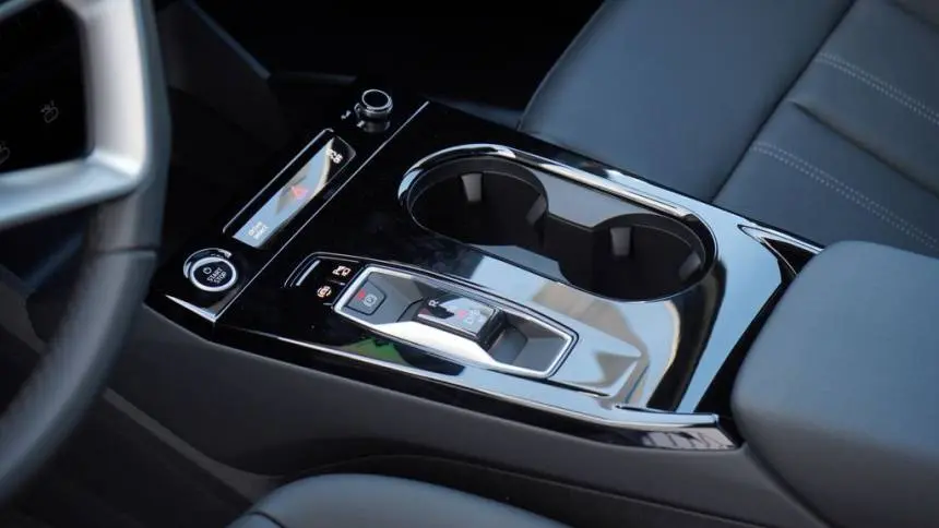 2025 Audi Q6 e-tron WA124BGFXSA027975