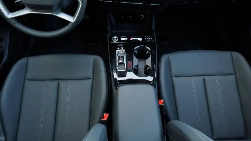 2025 Audi Q6 e-tron WA124BGFXSA027975