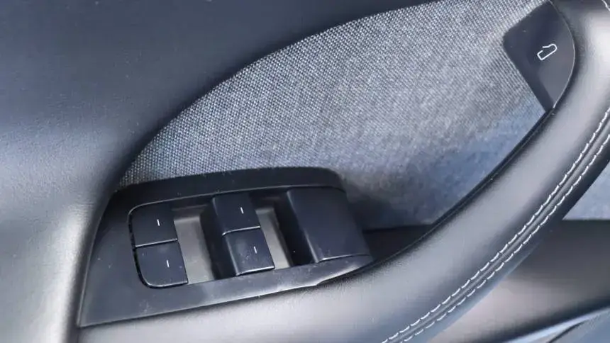 2022 Tesla Model X - Images - 15