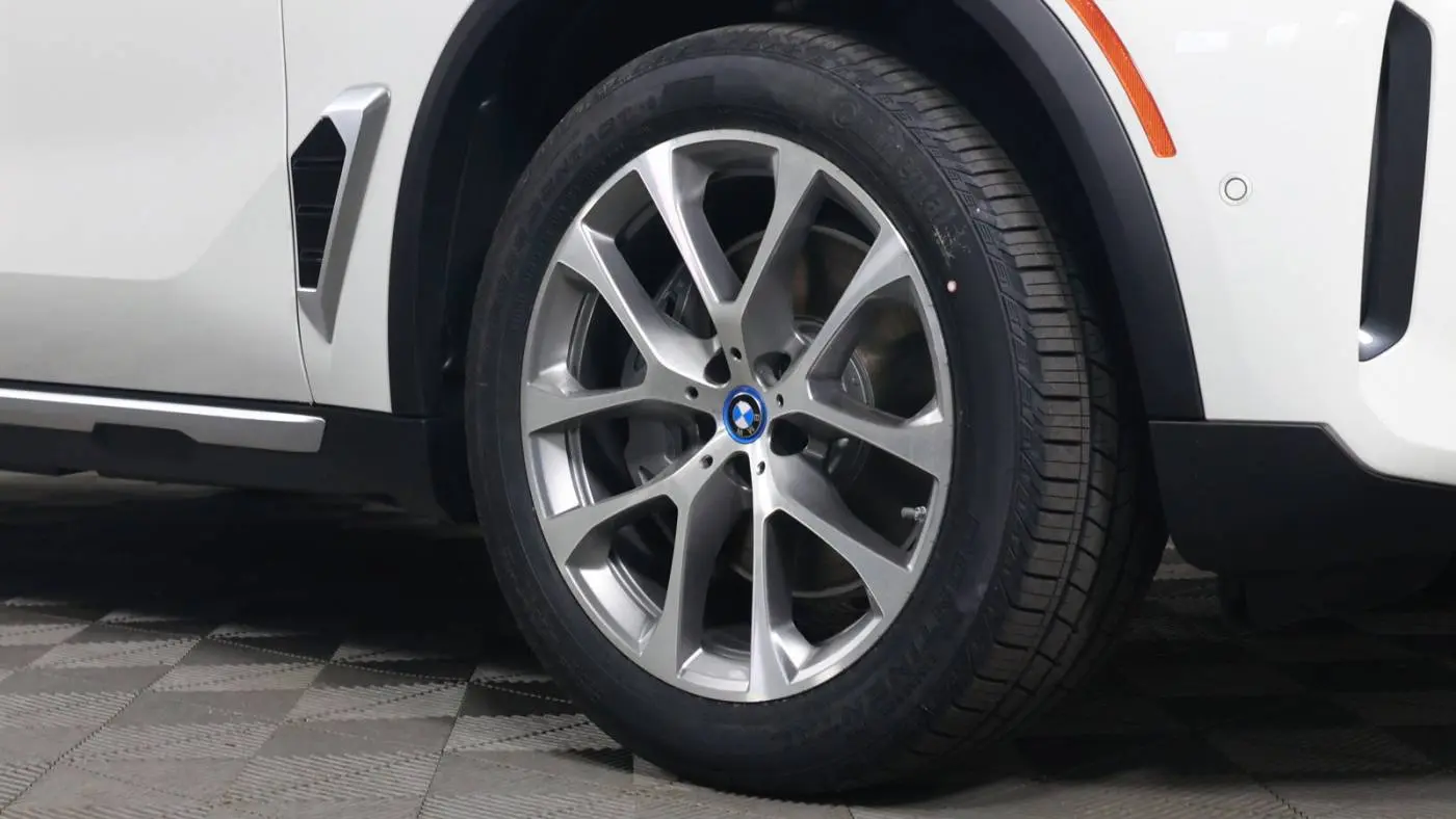2025 BMW X5 5UX43EU03S9Z15566