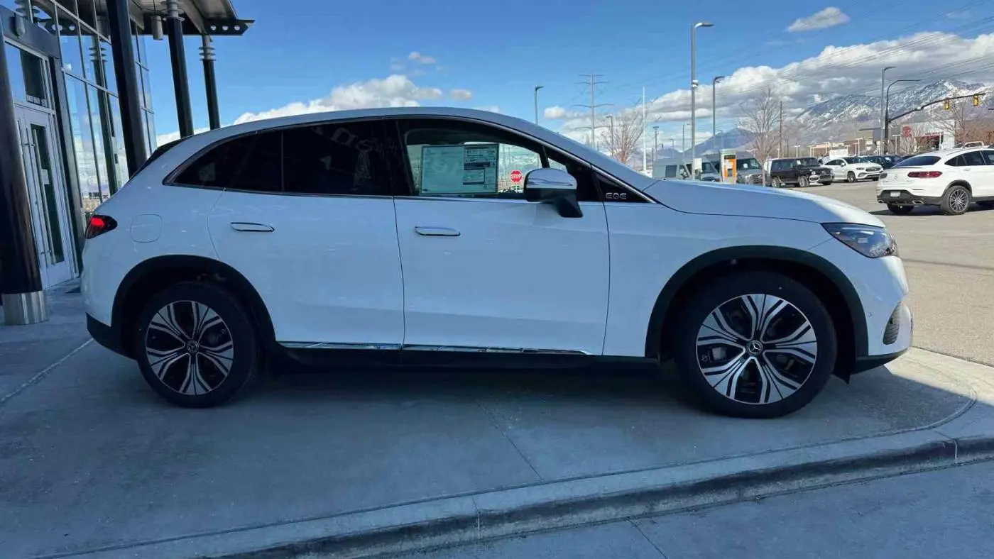 2025 Mercedes EQE SUV 4JGGM1CB9SA060843