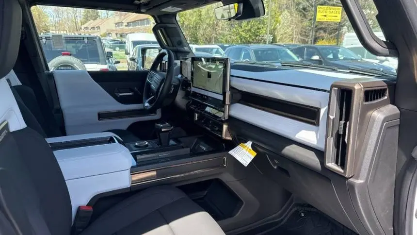 2025 GMC HUMMER EV SUV 1GKT0NDE2SU116218