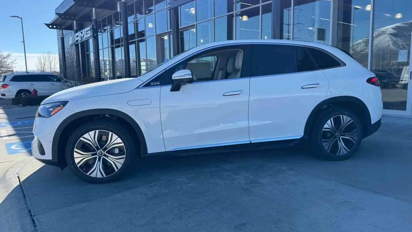 2025 Mercedes EQE SUV 4JGGM1CB9SA060843