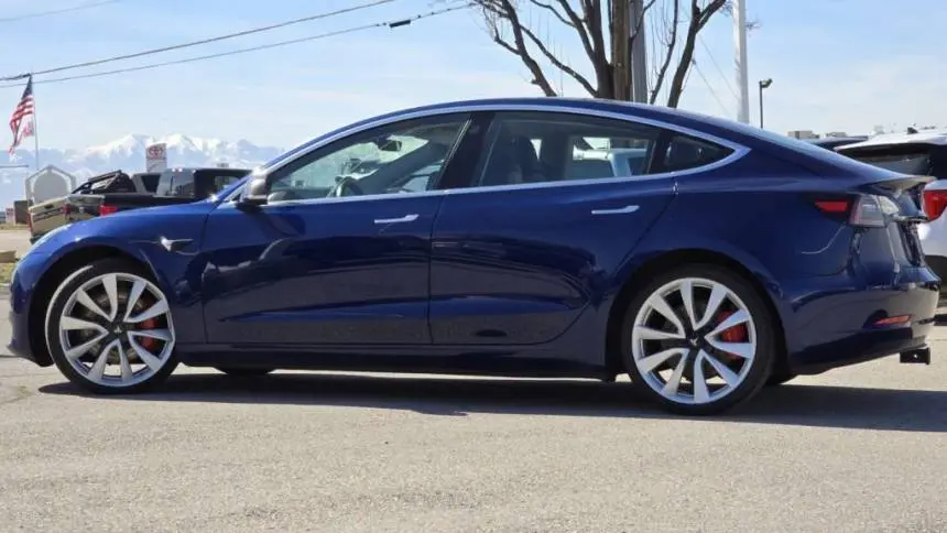 2018 Tesla Model 3 5YJ3E1EB0JF072236