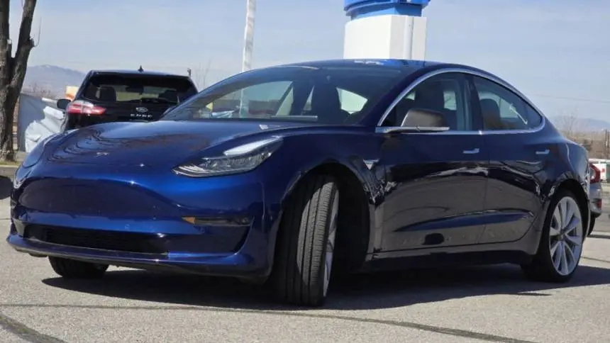 2018 Tesla Model 3 5YJ3E1EB0JF072236