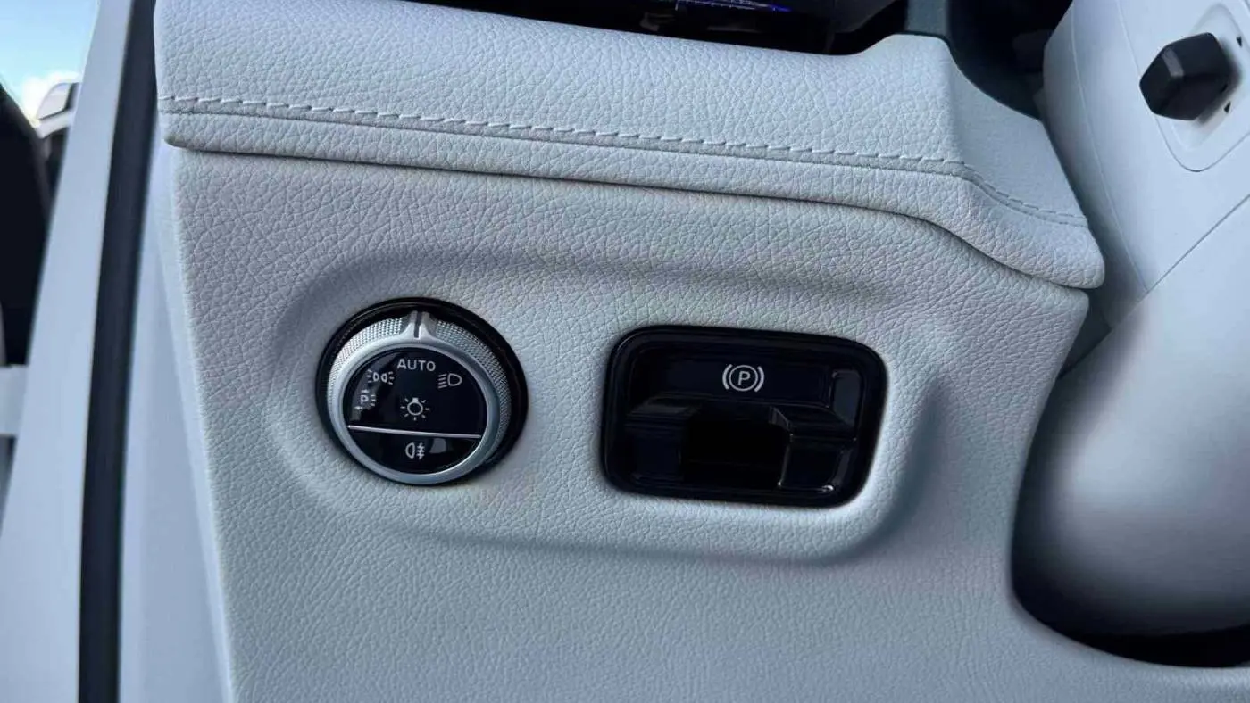 2025 Mercedes EQE SUV 4JGGM1CB9SA060843