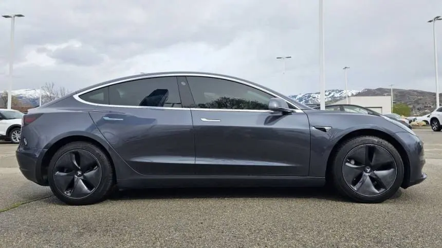 2018 Tesla Model 3 5YJ3E1EB5JF144774