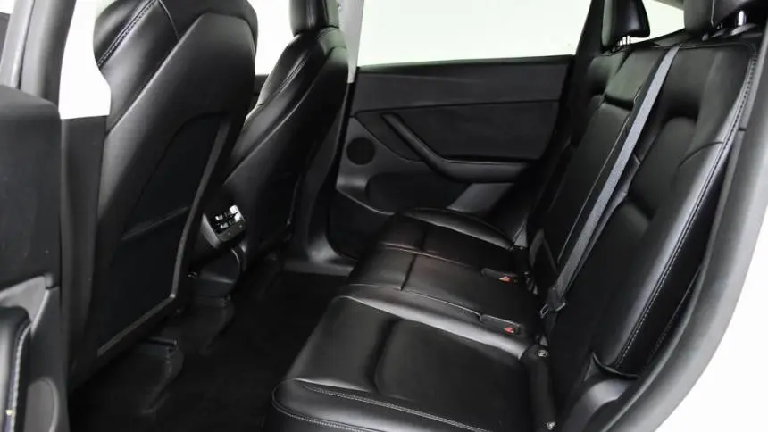 2022 Tesla Model Y 7SAYGDEF1NF341020