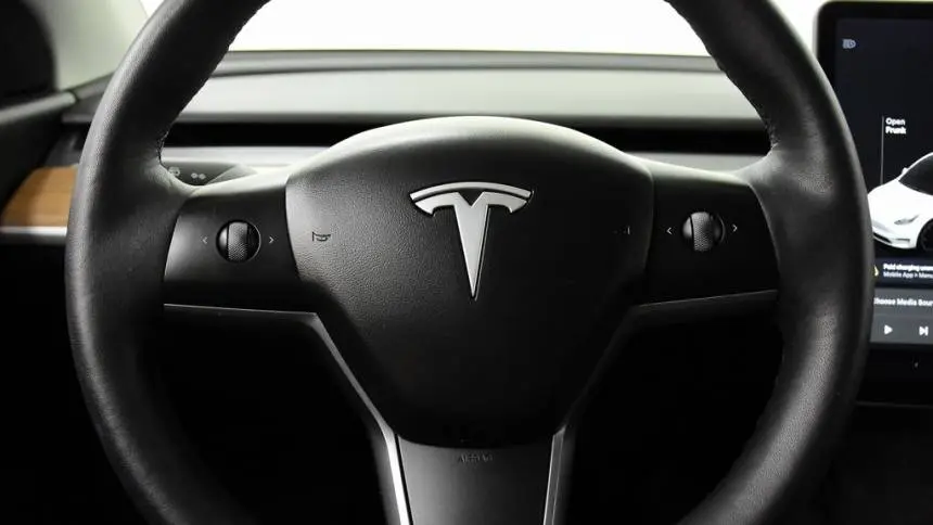 2022 Tesla Model Y 7SAYGDEF1NF341020