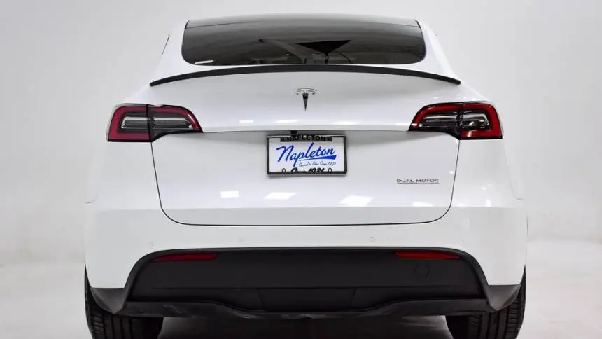 2022 Tesla Model Y 7SAYGDEF1NF341020