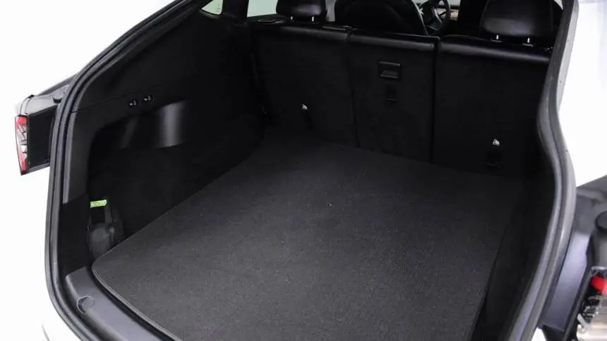 2022 Tesla Model Y 7SAYGDEF1NF341020