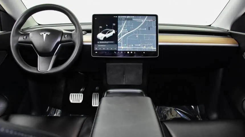 2022 Tesla Model Y 7SAYGDEF1NF341020