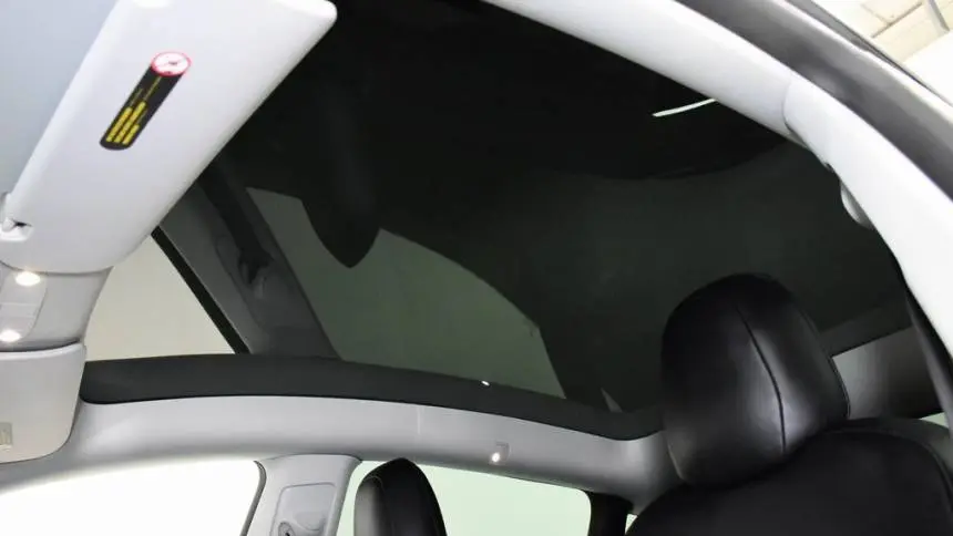 2022 Tesla Model Y 7SAYGDEF1NF341020