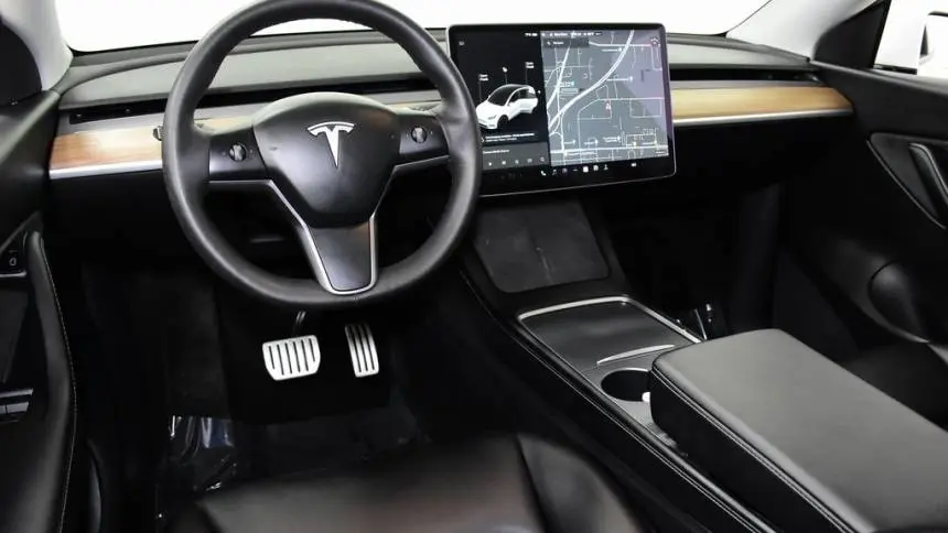 2022 Tesla Model Y 7SAYGDEF1NF341020