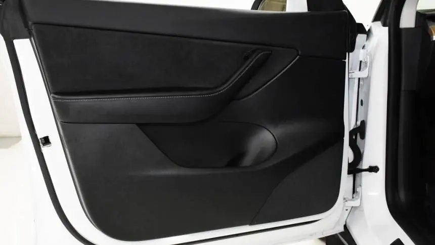 2022 Tesla Model Y 7SAYGDEF1NF341020
