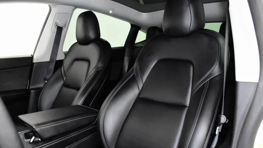 2022 Tesla Model Y 7SAYGDEF1NF341020