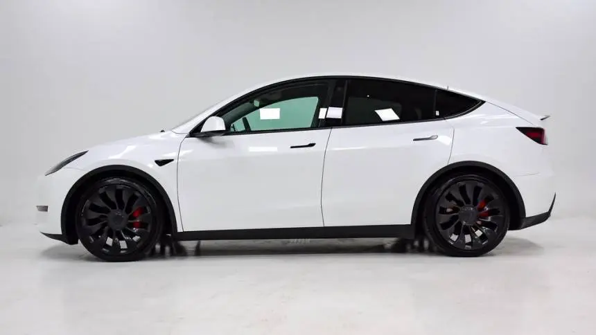 2022 Tesla Model Y 7SAYGDEF1NF341020