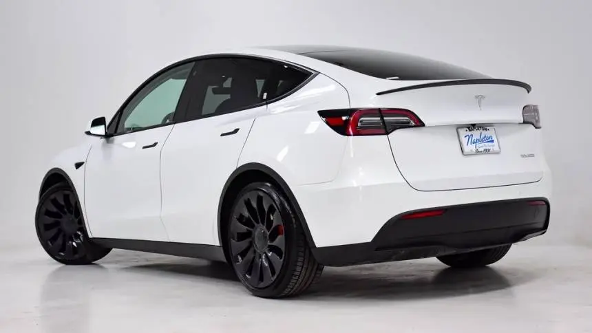 2022 Tesla Model Y 7SAYGDEF1NF341020