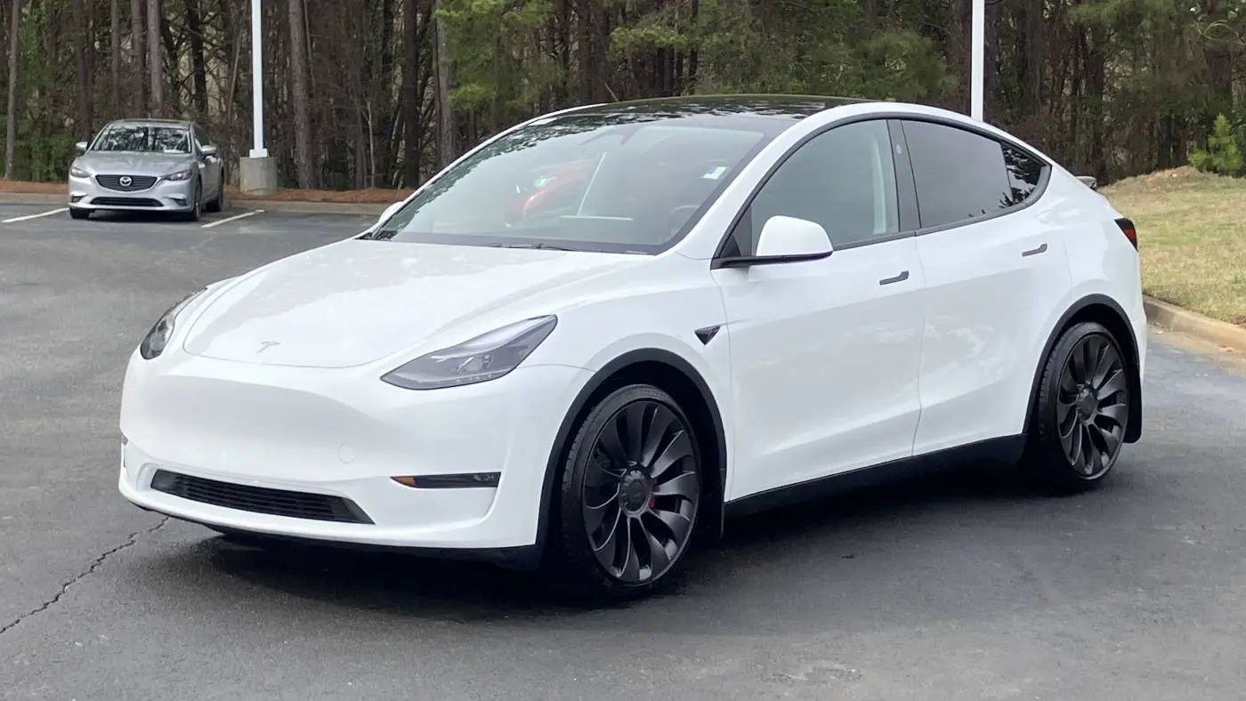 2024 Tesla Model Y 7SAYGDEF6RA266866