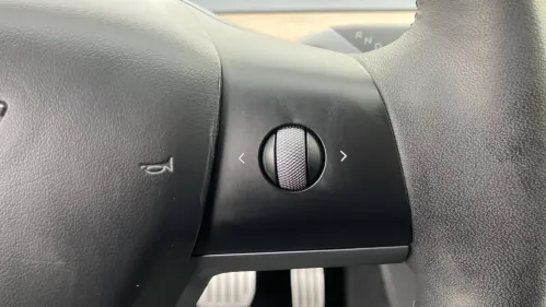 2024 Tesla Model Y 7SAYGDEF6RA266866
