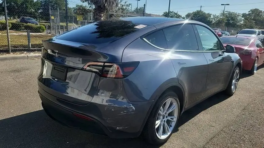 2023 Tesla Model Y 7SAYGDED0PF958376