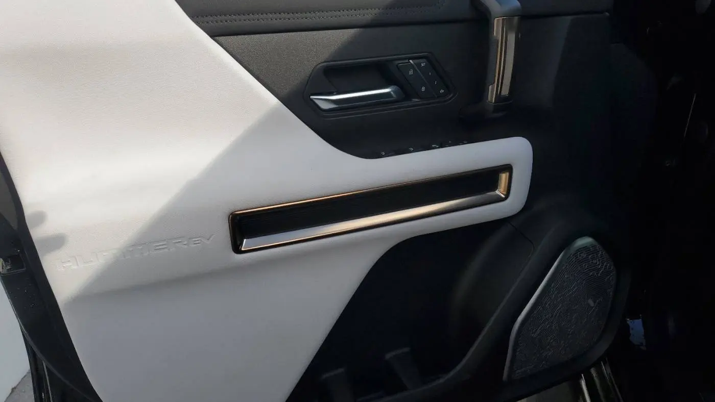 2025 GMC HUMMER EV SUV 1GKT0NDE3SU113439