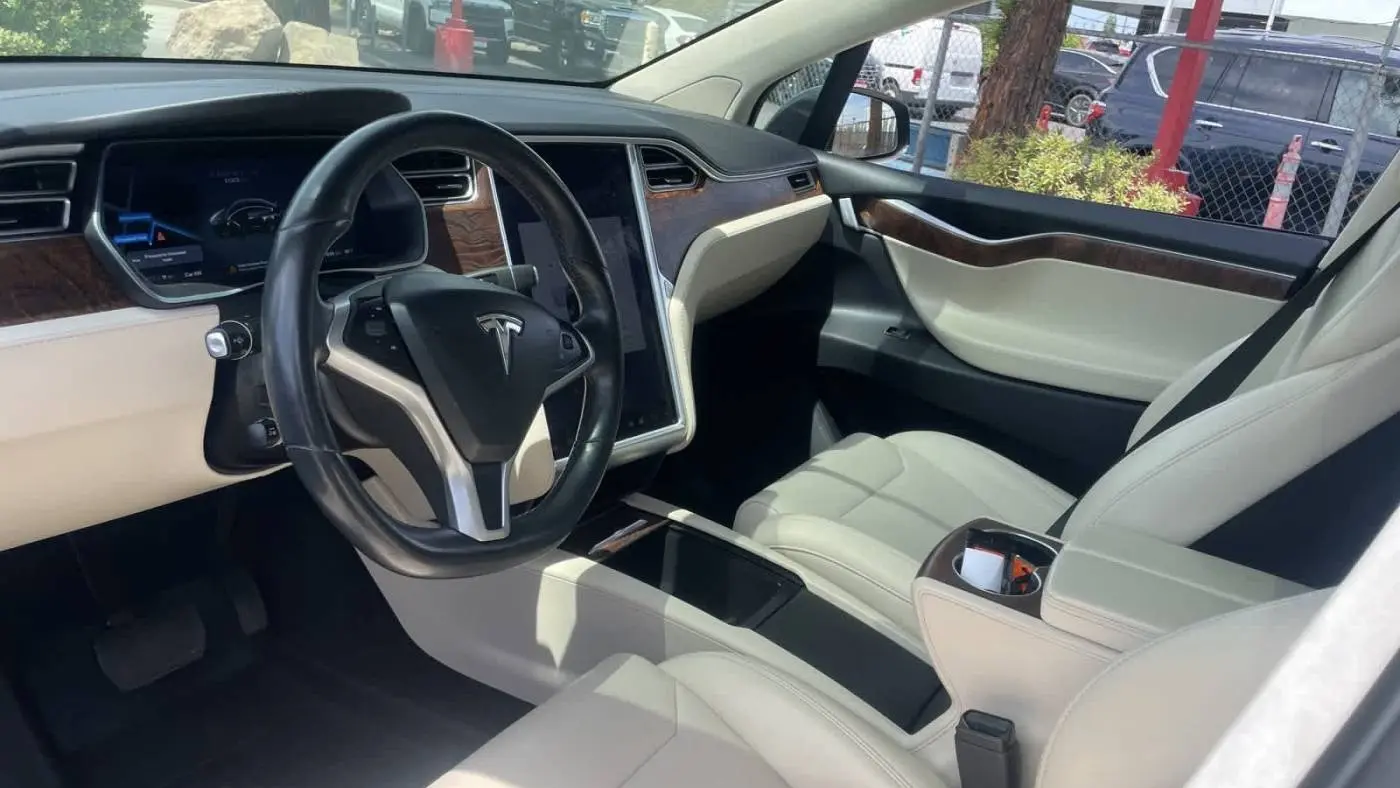 2017 Tesla Model X 5YJXCBE28HF066238