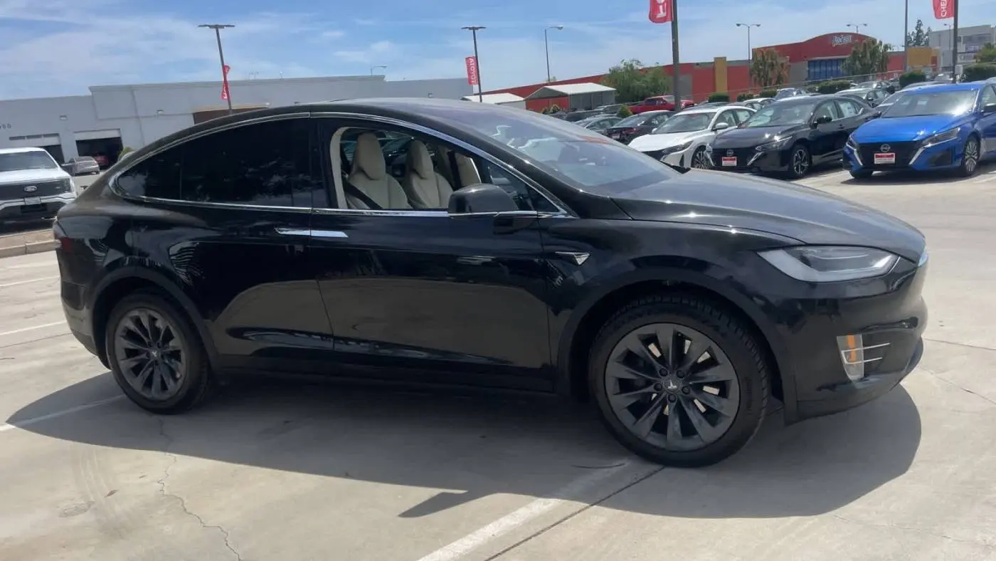 2017 Tesla Model X 5YJXCBE28HF066238