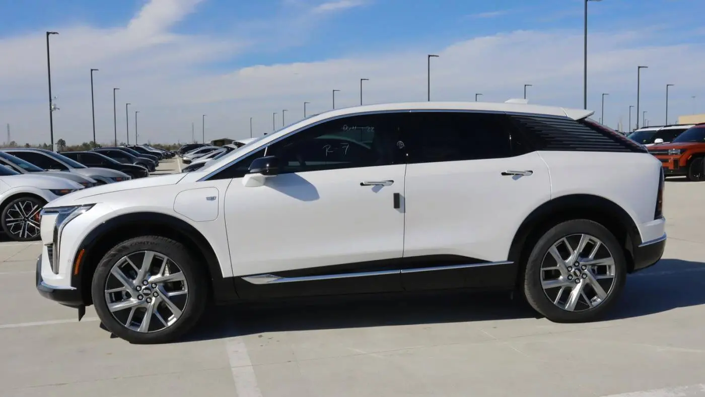 2025 Cadillac OPTIQ 3GYK3BMR1SS166294
