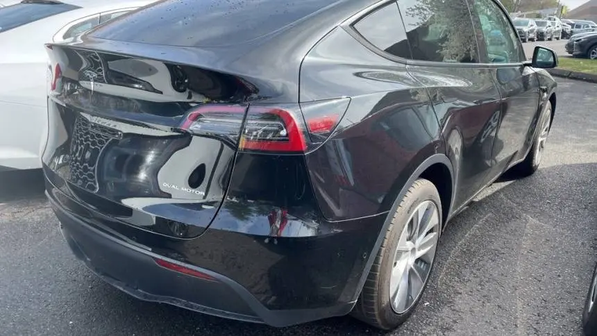 2021 Tesla Model Y 5YJYGDEE0MF256902
