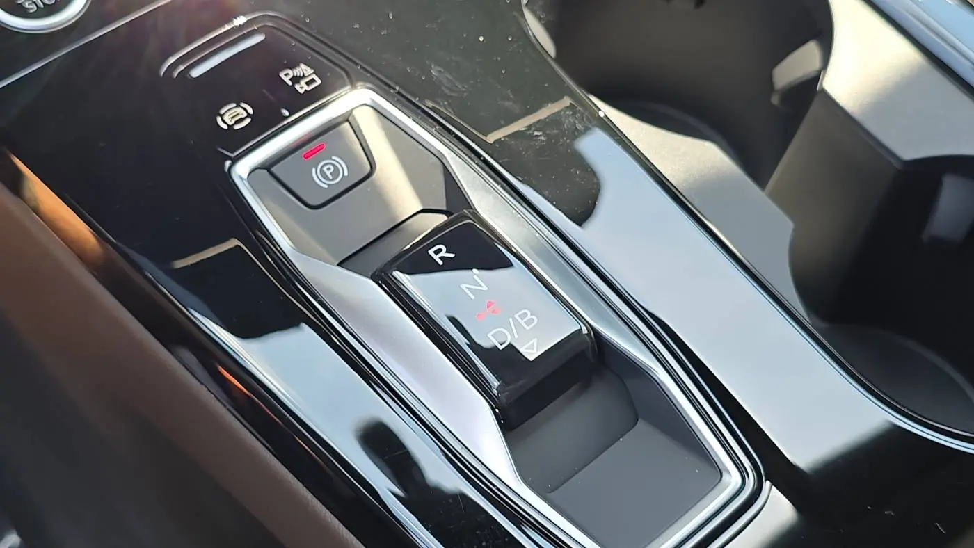 2025 Audi Q6 e-tron WA124BGF6SA041582