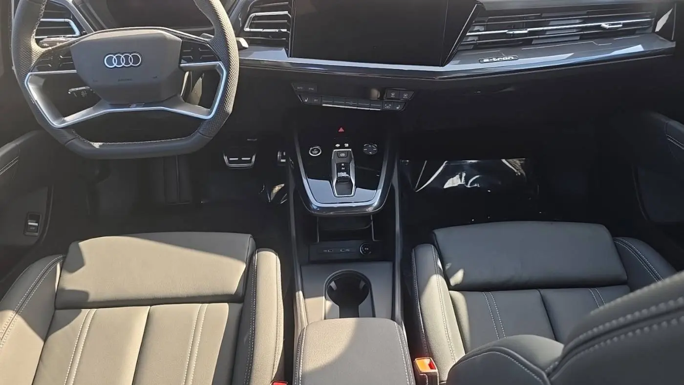 2025 Audi Q4 e-tron WA13UBFZ2SP036246