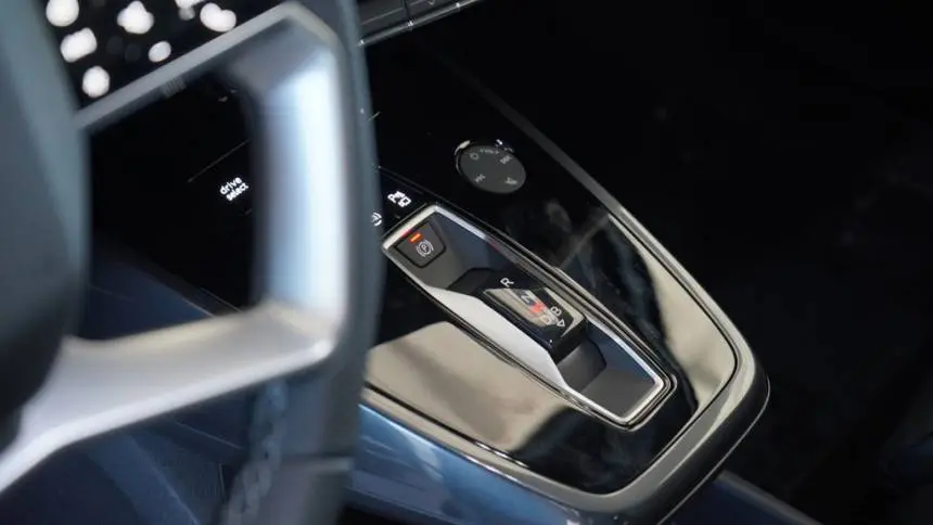 2025 Audi Q4 e-tron WA13UBFZ9SP044229