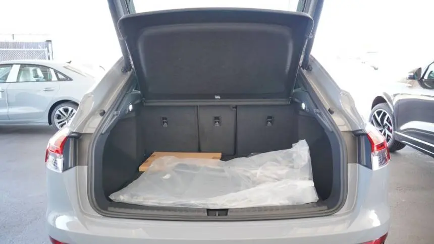 2025 Audi Q4 e-tron WA13UBFZ9SP044229