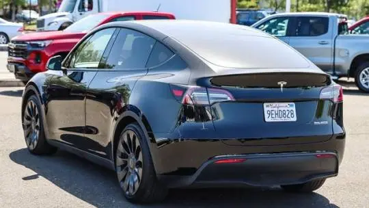2023 Tesla Model Y 7SAYGDEFXPF619433
