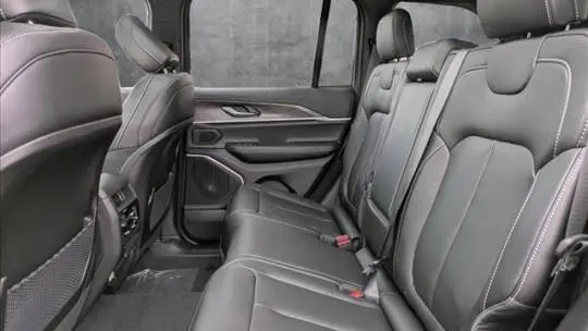 2025 Jeep Grand Cherokee 1C4RJYB65S8678414