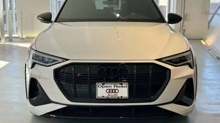 2022 Audi e-tron S - Images - 2