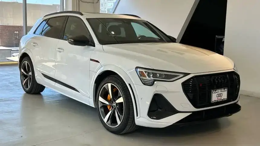 2022 Audi e-tron S - Images - 3