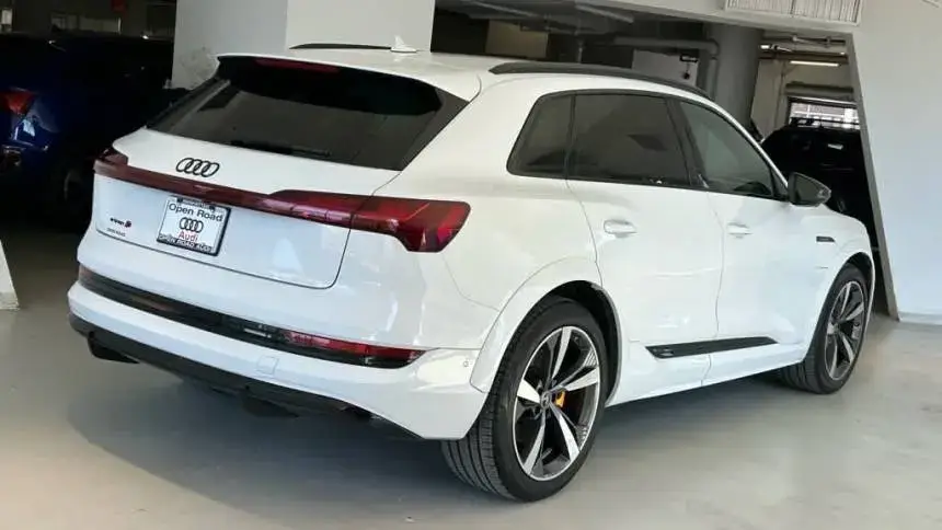 2022 Audi e-tron S - Images - 4